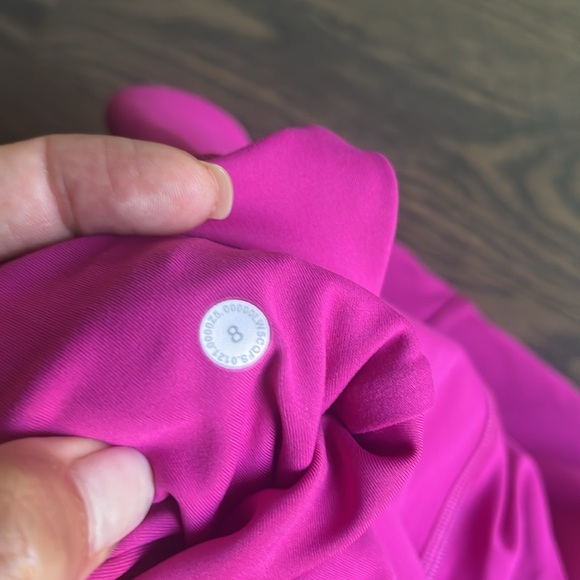 Lululemon Invigorate HR Tight 25” (8) - Picture 3 of 5